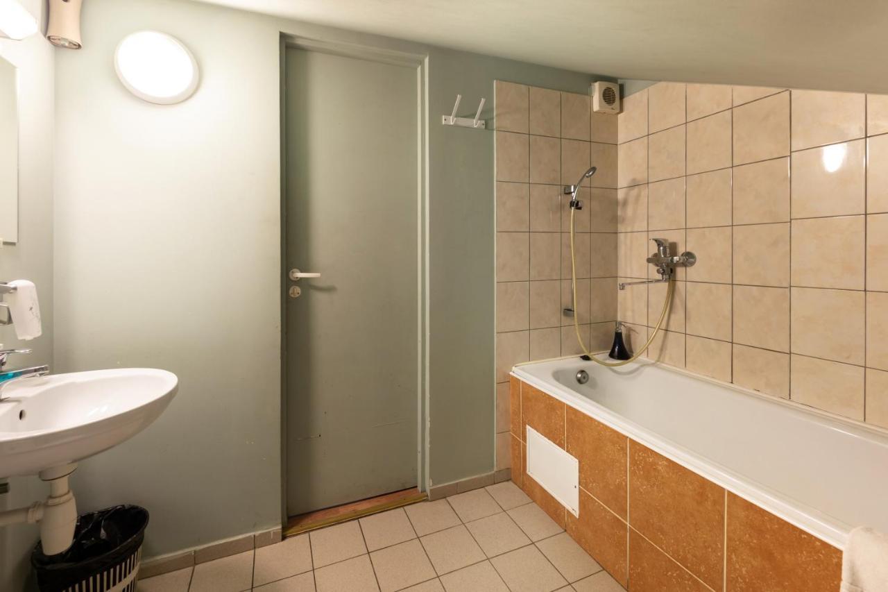 Spare Hotel And Bowling Riga Extérieur photo