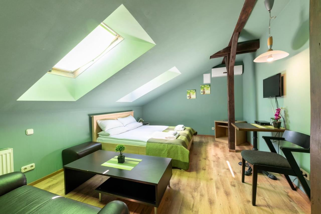 Spare Hotel And Bowling Riga Extérieur photo