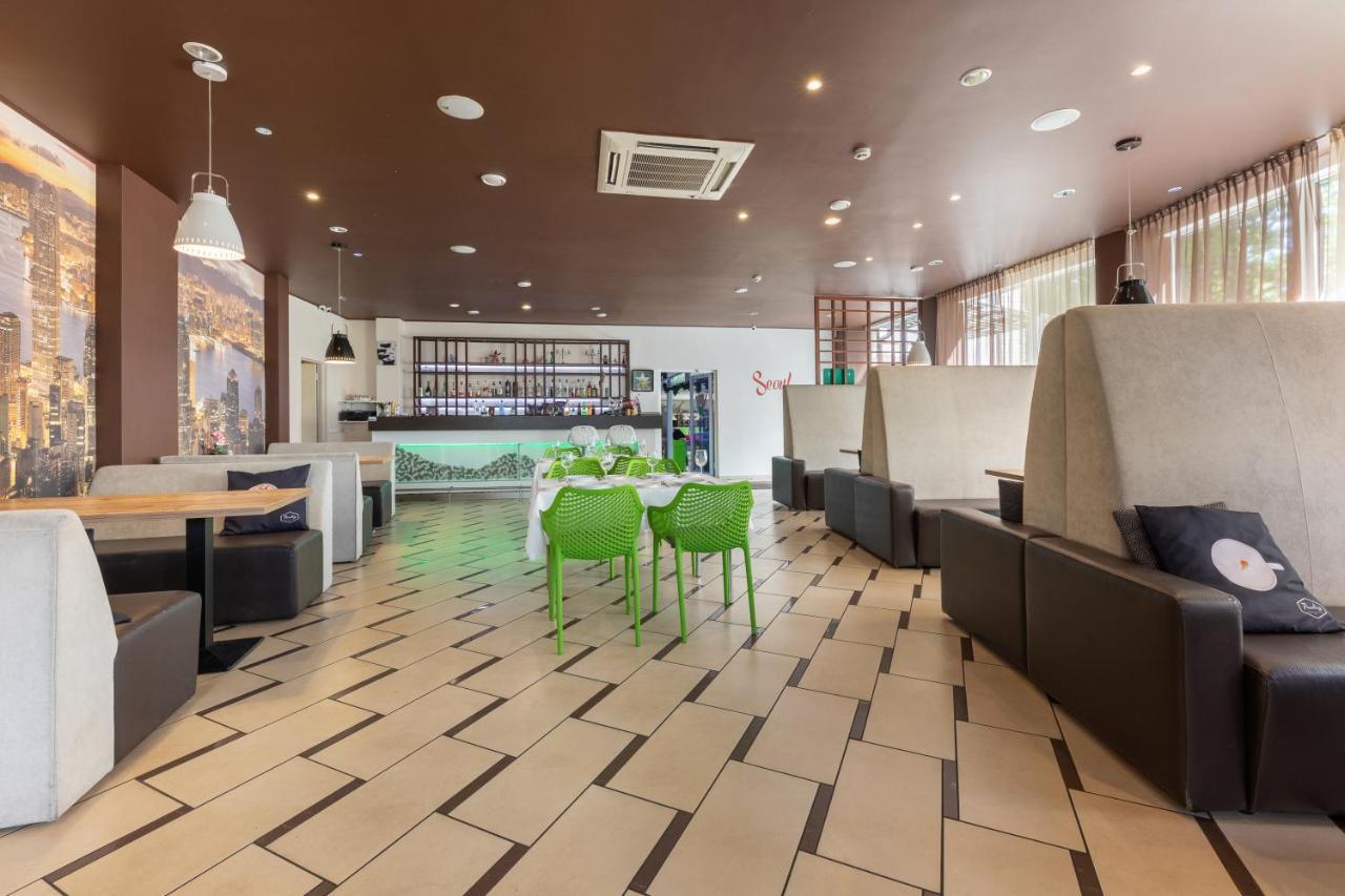 Spare Hotel And Bowling Riga Extérieur photo